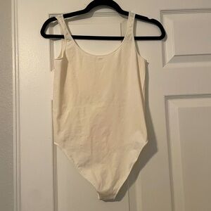 SKIMS ESSENTIAL SCOOP NECK BODYSUIT | MARBLE - Size L/XL